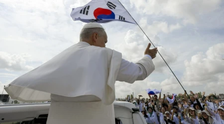 Papa León XIV y bandera de Corea del Sur