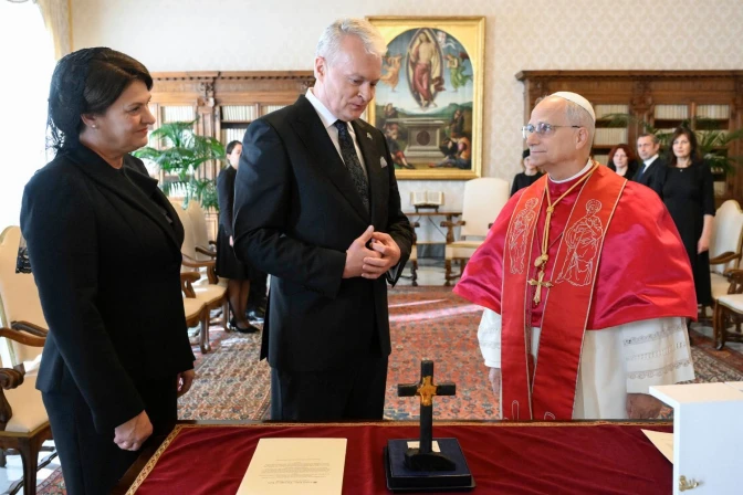 El presidente de Lituania con el Papa León XIV en el Vaticano