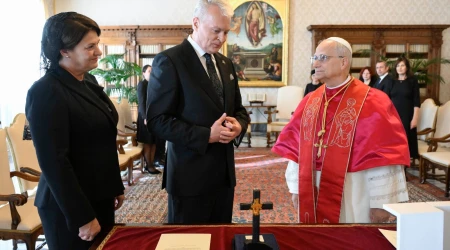 El presidente de Lituania con el Papa León XIV en el Vaticano