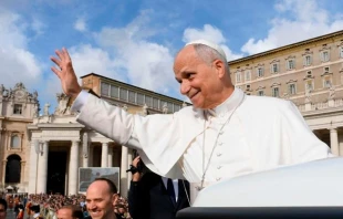 El Papa León XIV el sábado 25 de octubre de 2025 en la Plaza de San Pedro del Vaticano. Crédito: Vatican Media