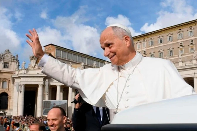 El Papa León XIV en la Plaza de San Pedro.