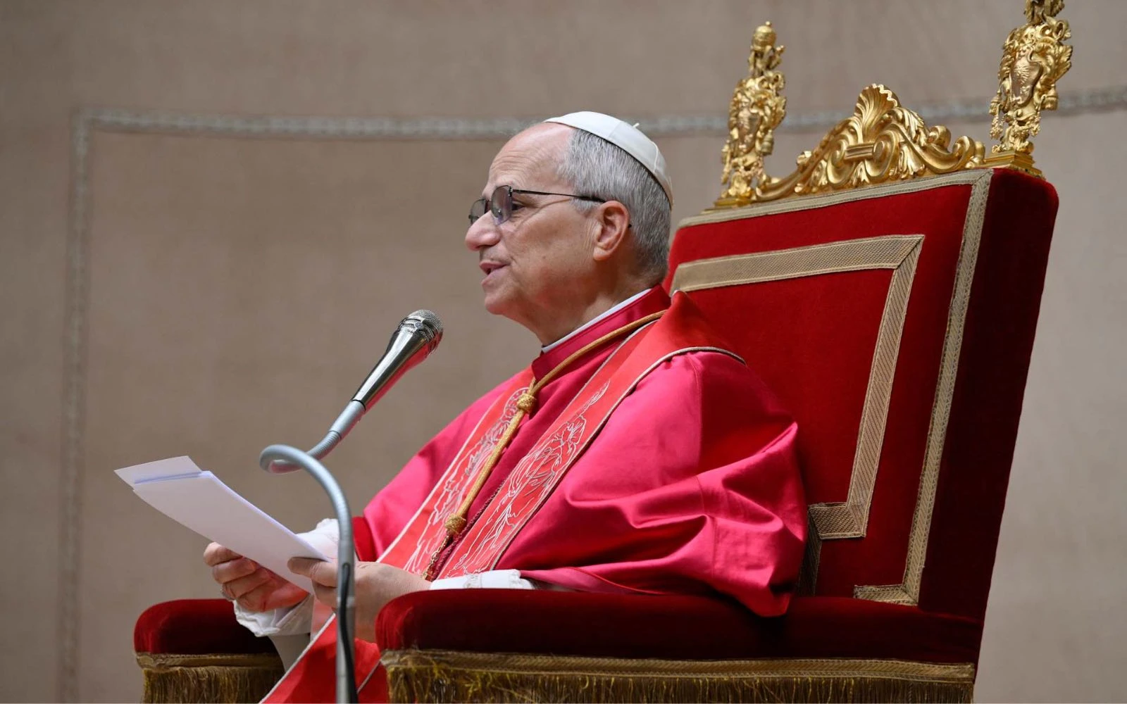 El Papa León XIV se dirige a embajadores y otros representantes diplomáticos ante la Santa Sede en el Palacio Apostólico el 9 de enero de 2026.?w=200&h=150