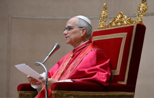 El Papa León XIV se dirige a embajadores y otros representantes diplomáticos ante la Santa Sede en el Palacio Apostólico el 9 de enero de 2026. Crédito: Vatican Media.