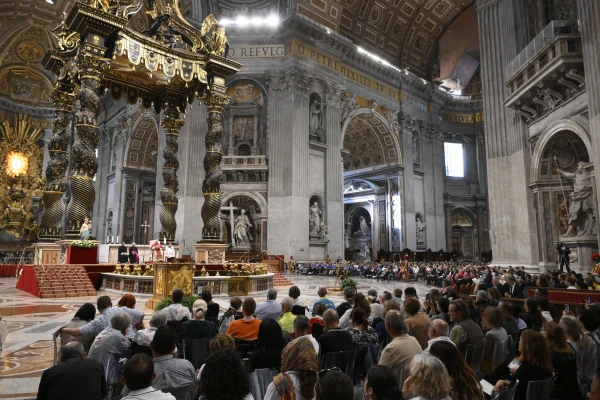 El Papa León XIV presidió la vigilia de oración en la Basílica de San Pedro. Crédito: Vatican Media.