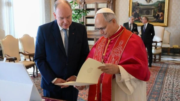 El Príncipe Alberto de Mónaco y el Papa León XIV en el Vaticano. Crédito: Vatican Media.