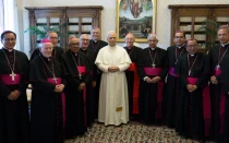 Delegación de obispos del Perú junto al Papa León XIV, el 30 de junio de 2025.