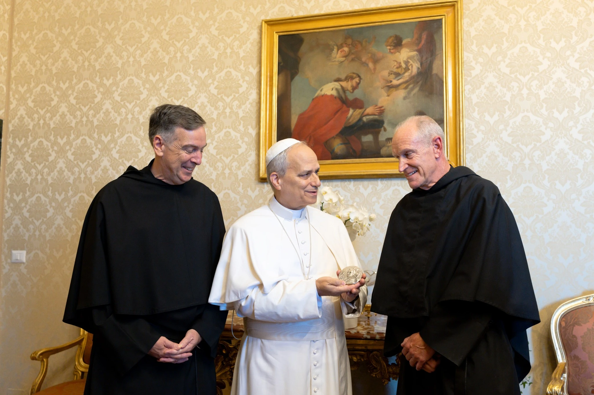 El Papa León XIV recibe la medalla de San Agustín.?w=200&h=150