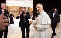 Papa León XIV recibe periodistas y trabajadores de medios en audiencia el 12 de mayo de 2025.