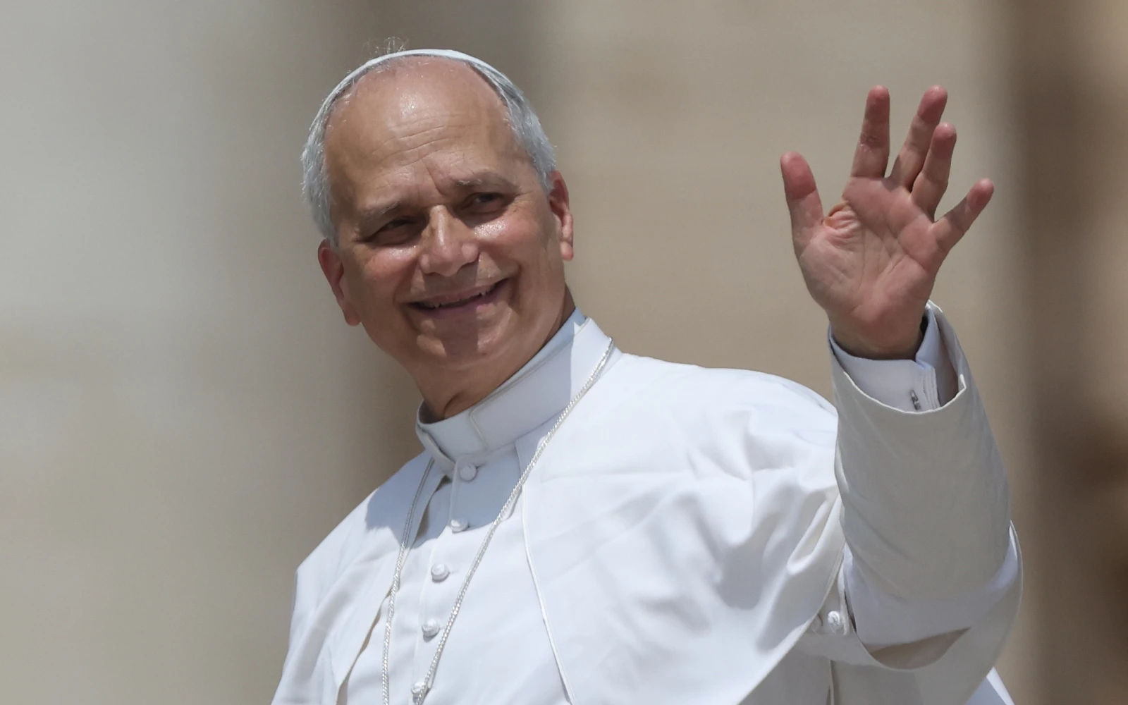 El Papa León XIV saluda a los fieles después de celebrar la Misa del domingo 15 de junio en la Basílica de San Pedro.?w=200&h=150