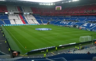 Groupama Stadium, estadio del Olympique de Lyon. Crédito: Noixdecoco99 - Wikimedia Commons (CC BY-SA 4.0 DEED)