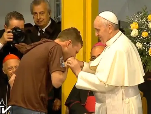 El Papa saluda a joven paciente de Hospital San Francisco de Asís?w=200&h=150