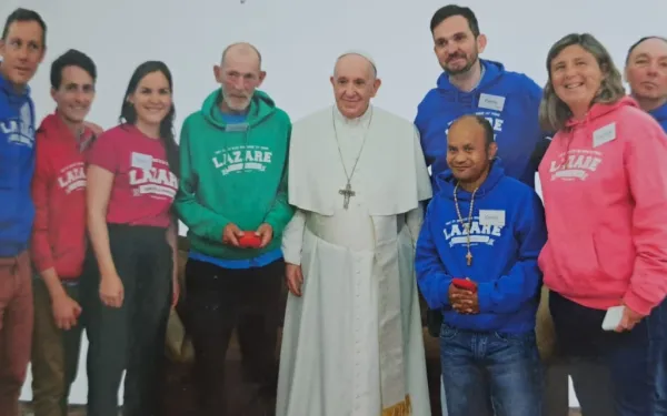 El Papa Francisco se reunió con miembros de la Asociación Lázaro. Crédito: Asociación Lázaro