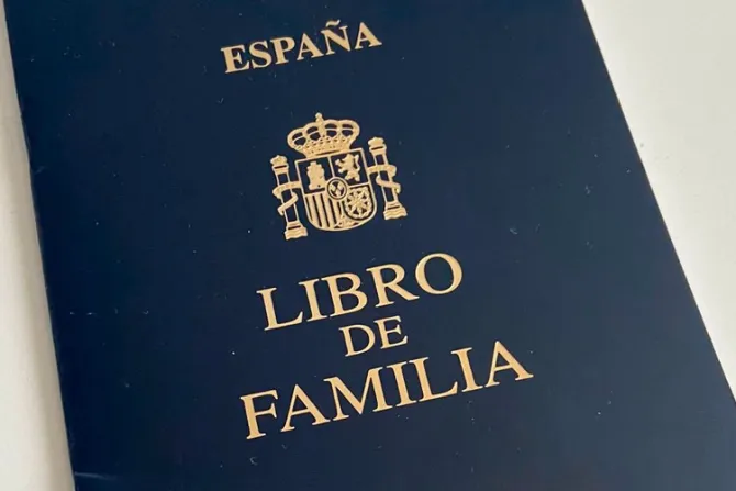 España suprime Libro de Familia y dos Obispos responden