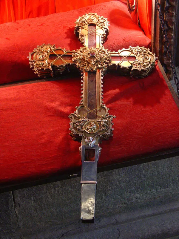 Lignum Crucis en el Monasterio de Santo toribio de Liébana (España). Crédito: Francisco J. Díez (CC BY-SA 2.5).