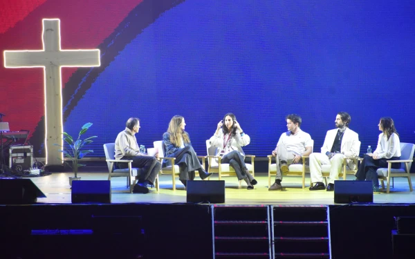 De izquierda a derecha, Juan Manuel Cotelo, Casilda Finat, María Lorenzo, Quique Mira, René ZZ y Olatz Elola. Crédito: Nicolás de Cárdenas / ACI Prensa.