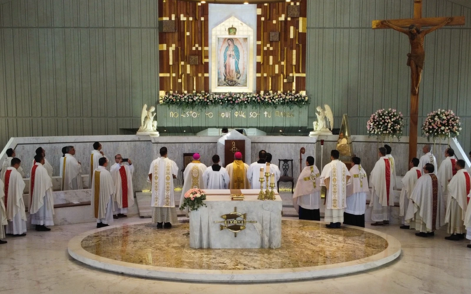Clero de Culiacán a los pies de la Virgen de Guadalupe.?w=200&h=150