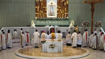 Clero de Culiacán a los pies de la Virgen de Guadalupe.