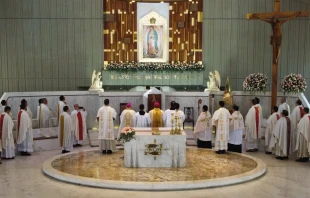 Clero de Culiacán a los pies de la Virgen de Guadalupe. Crédito: Templo de Nuestra Señora de Guadalupe “La Lomita”
