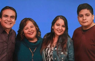 Luis Enrique Ascoy, Lida Hoyos, Maru00eda Belu00e9n y Luis Enrique Jr. Cru00e9dito: Los Ascoy 