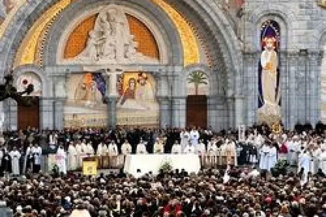 Benedicto XVI envía videomensaje a participantes de encuentro anual de Lourdes