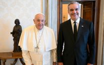 El Papa Francisco junto a Luis Abinader este 27 de mayo
