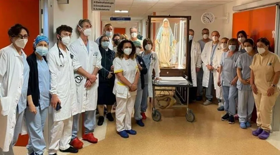 Virgen de la Medalla MIlagrosa visita un hospital en Italia. Crédito: Facebook/Medaglia Miracolosa pellegrina