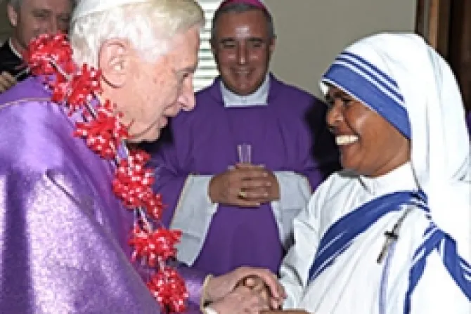 Benedicto XVI conoce a su "madrina espiritual" en Santiago de Cuba