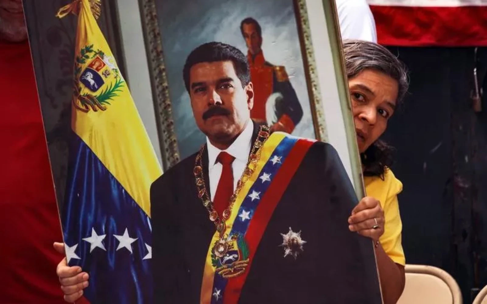 Una mujer sostiene un retrato de Nicolás Maduro en un mitin en San Salvador (El Salvador), tras el anuncio de que había sido capturado en Caracas después de una operación militar liderada por Estados Unidos.?w=200&h=150