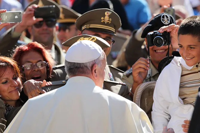 El Papa Francisco revela travesura de su niñez y defiende disciplina en las escuelas