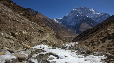 El pico Manaslu en Nepal, cordillera del Himalaya