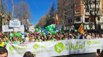 Pancarta de la manifestación "Sí a la Vida" celebrada en Madrid en marzo de 2023. Crédito: Nicolás de Cárdenas / ACI Prensa