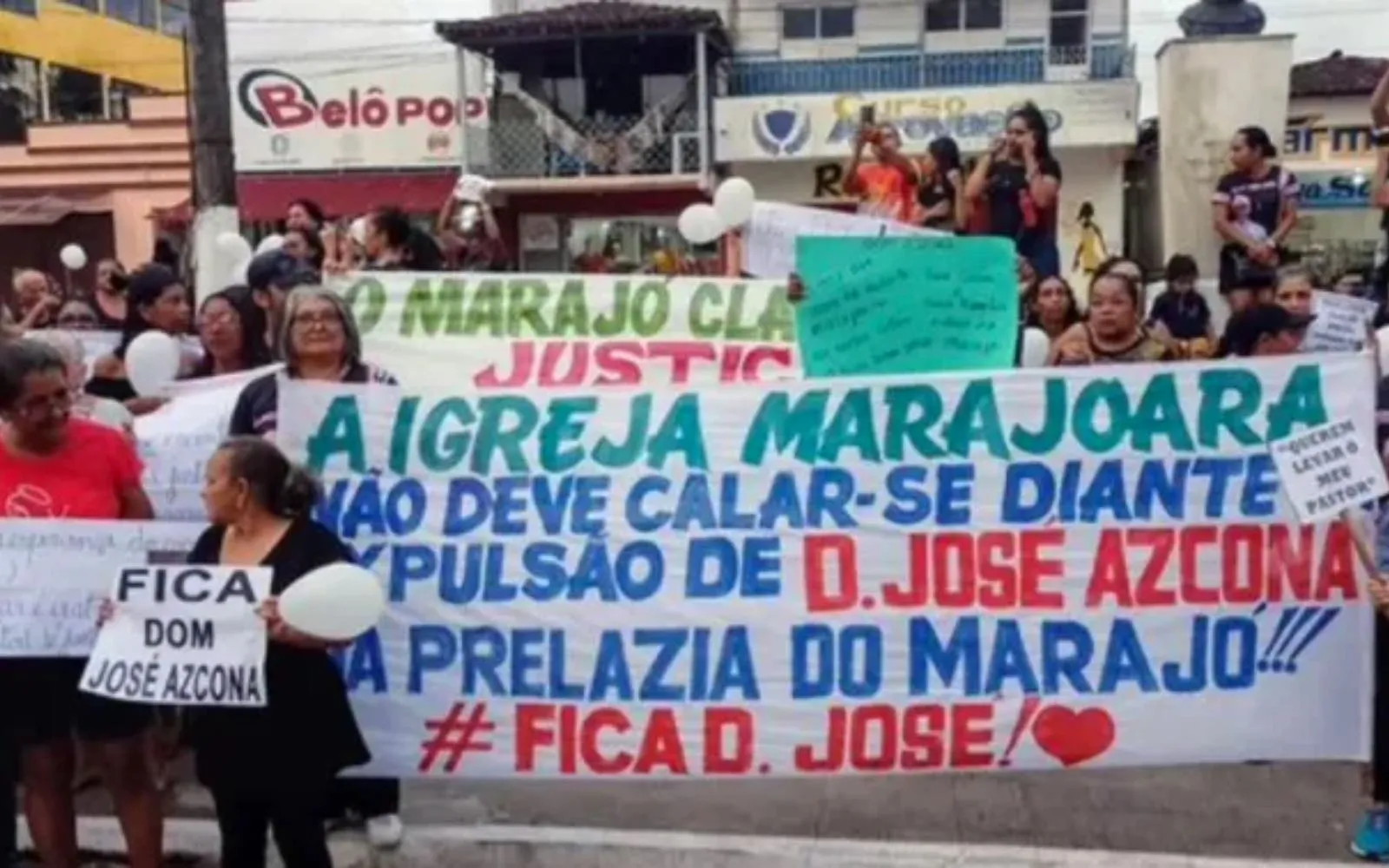 Manifestación de fieles contra la salida de Mons. Azcona de Marajó.?w=200&h=150