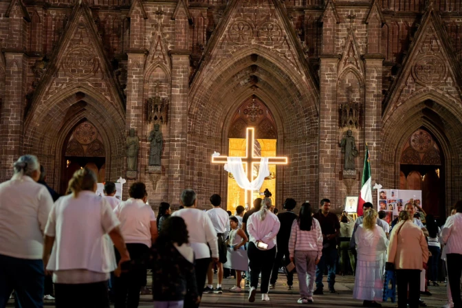 Sacerdote exige al Estado frenar la violencia en Michoacán, México
