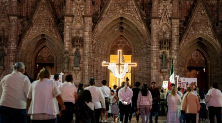 Sacerdote exige al Estado frenar la violencia en Michoacán, México