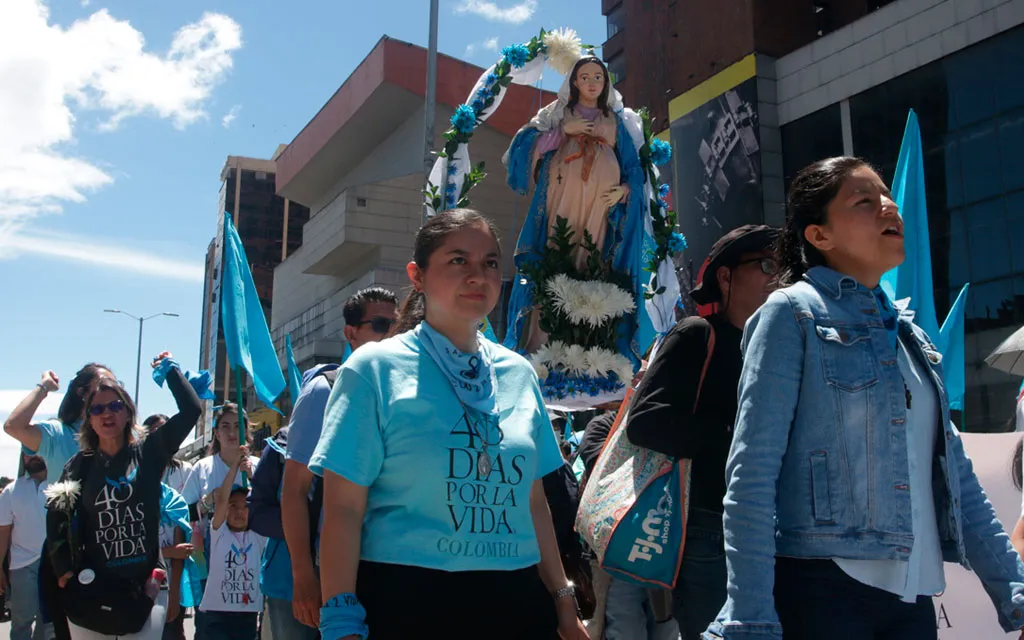Integrantes de 40 Días por la Vida durante la Marcha por la Vida de 2023 en Bogotá.?w=200&h=150
