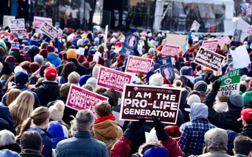 Miles participan en la Marcha por la Vida 2025 en Washington.?w=200&h=150