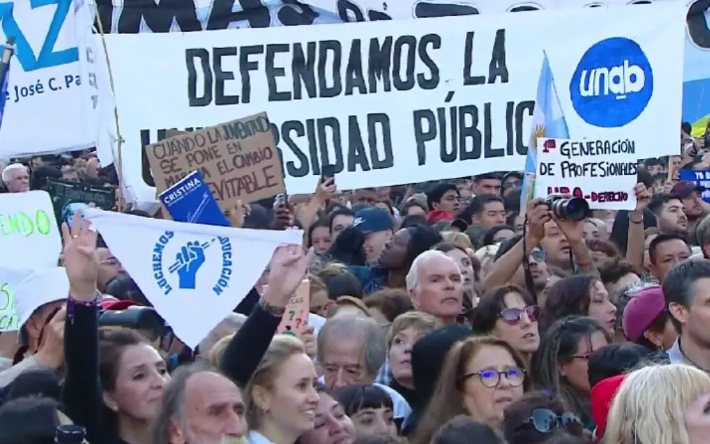 Marcha en defensa de la Universidad Pública en Argentina?w=200&h=150