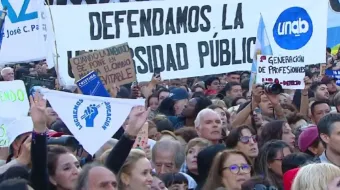 Marcha en defensa de la Universidad Pública en Argentina