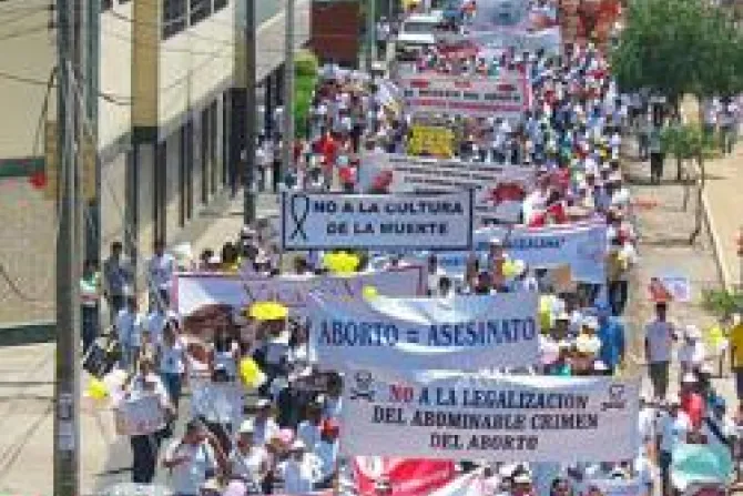 Invitan a candidatos presidenciales a marcha por la vida en Perú
