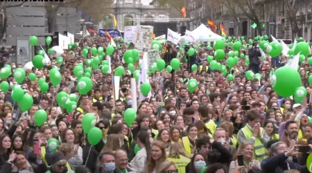 Miles participan en Marcha por la Vida 2022 en Madrid 