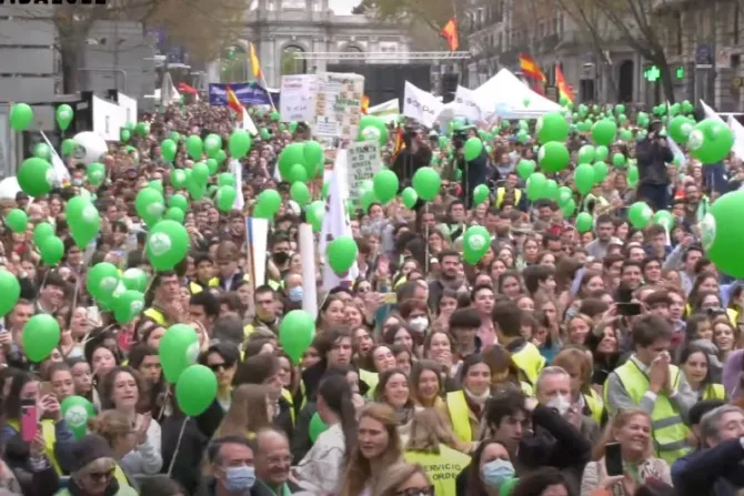 Miles participan en Marcha por la Vida 2022 en Madrid 