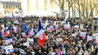 Unas 10.000 personas marcharon en París por la vida y contra la eutanasia, mientras el Senado debate la “ayuda a morir”.