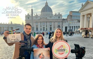 Producción de María Desatadora de Nudos en el Vaticano. Crédito: Cortesía de Ave María Films.
