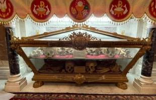 Urna que guarda los restos mortales de los 11 “Mártires de Damasco”, en la iglesia latina dedicada a San Pablo en pleno centro de Damasco. Crédito: Custodia de Tierra Santa