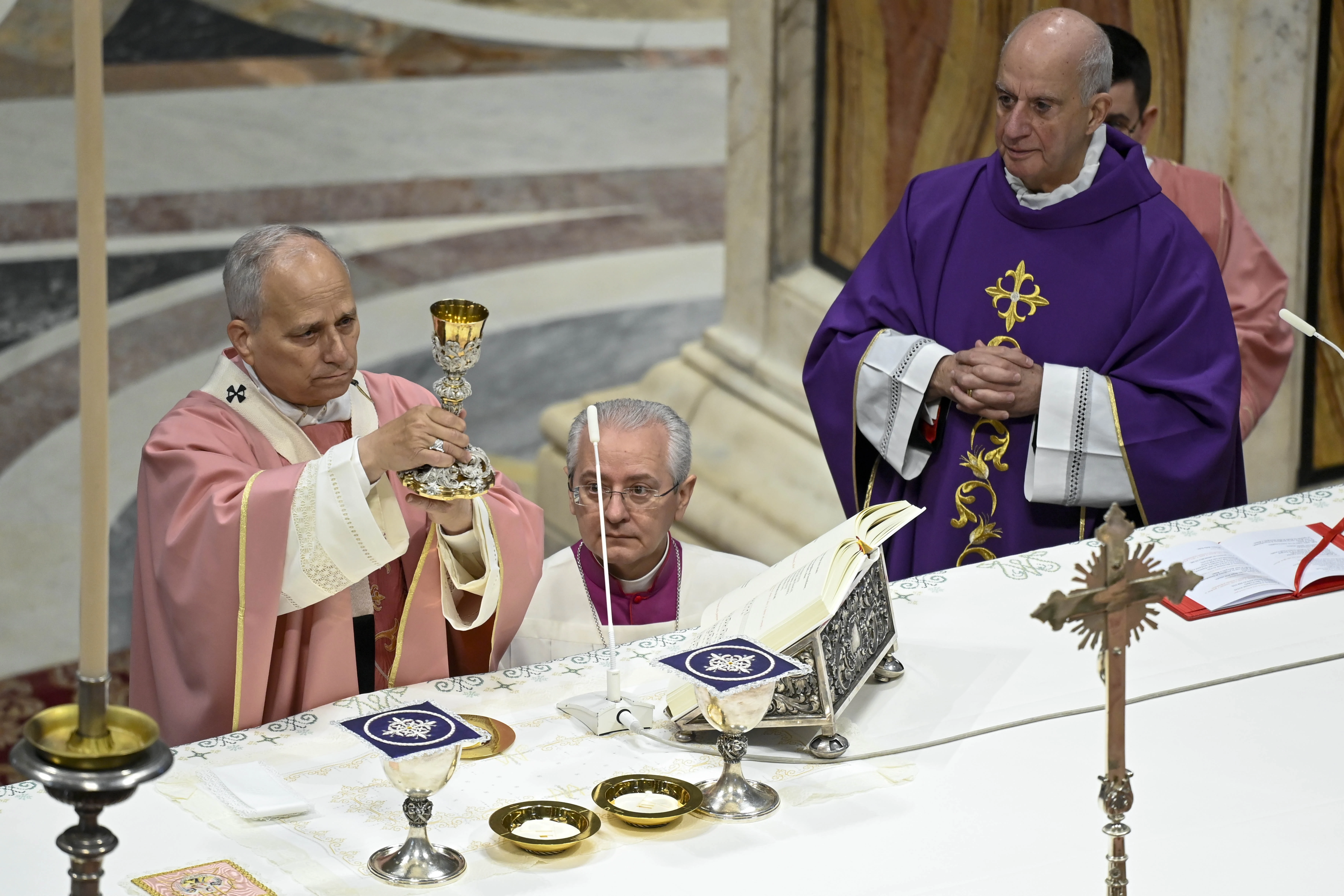Ostji magħmulin fil-ħabsijiet intużaw fil-Quddiesa tal-Ġublew għall-Priġunieri. Kreditu: Vatican Media