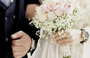 Foto referencial de matrimonio. Crédito: Farinaz Athari / Unsplash.