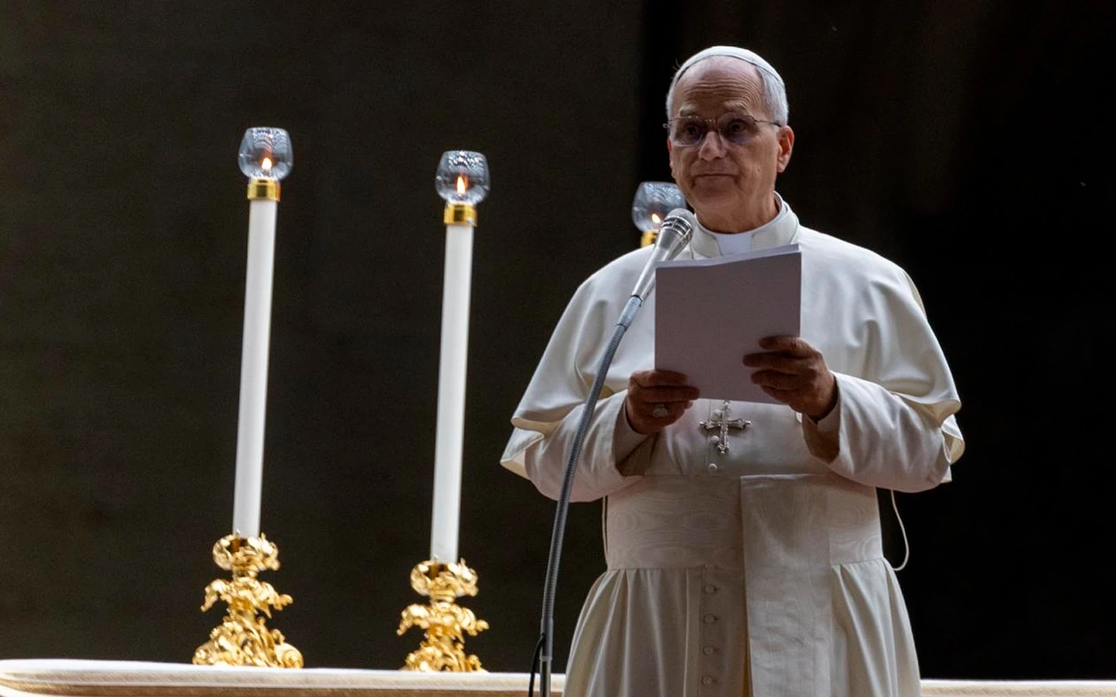 El Papa León XIV pronuncia su meditación durante la vigilia de oración.?w=200&h=150