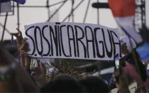 Mensaje con el lema "SOS Nicaragua", levantado en manos durante la Jornada Mundial de la Juventud (JMJ) Panamá 2019.