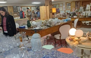 Mercadillo solidario ayuda al formación de seminaristas y religiosos. Crédito: Fundación CARF.