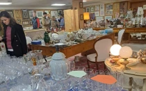 Mercadillo solidario ayuda al formación de seminaristas y religiosos.